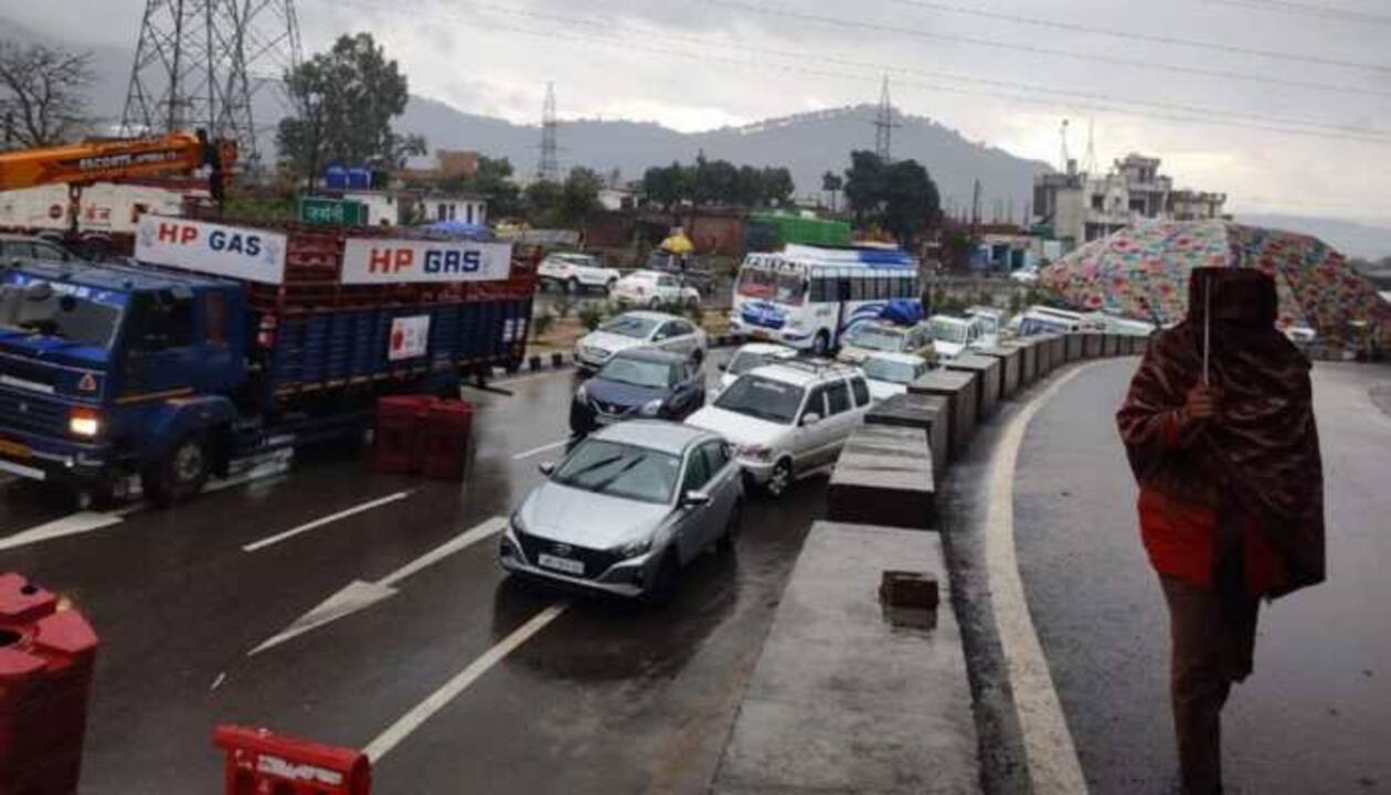 Travel Delays Expected: Traffic Affected on Jammu-Srinagar Highway