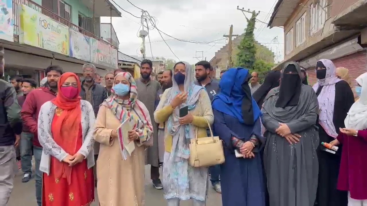 Kashmir Parents Protest: Common Curriculum Fails to Meet Educational Standards