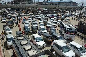 Navigating Nightmare: Srinagar's Dilapidated Roads Lead to Traffic Chaos