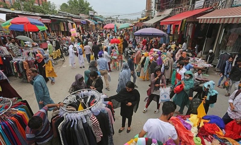 Cash Crunch Dampens Eid Festivities in Kashmir: Traders Urge Retailers to Adapt