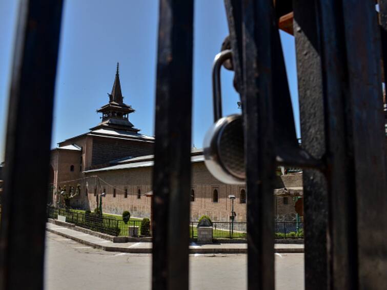 Eid Gaiety in Kashmir Amid Prayer Restrictions: Jamia Masjid & EidGah Silent