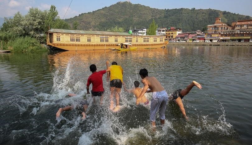 J&K Weather Update: Heatwave in Jammu, Hot and Dry Conditions Expected in Kashmir