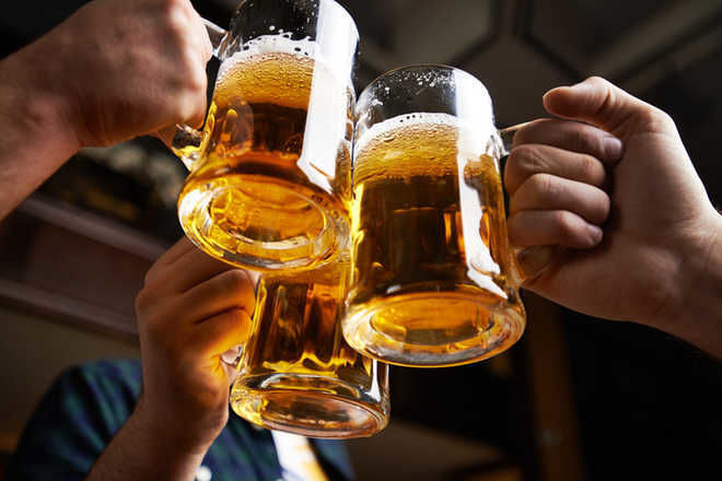 Mirwaiz Urges Strict Action Against Public Drinking Violations in Kashmir