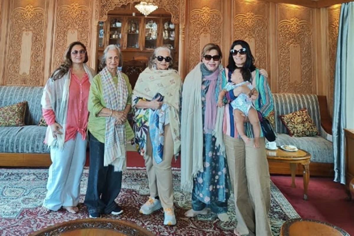 Yesteryear Divas Asha Parekh, Waheeda Rehman, and Helen Grace Kashmir with Their Presence