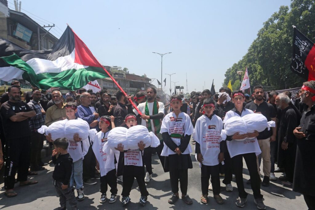 Kashmir Police Detain Muharram Mourners for raising Pro-Palestine Flags