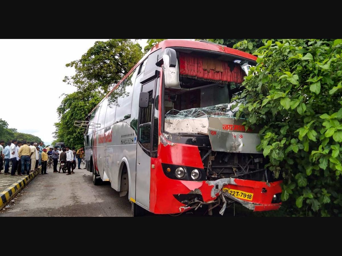 Tragedy on the Expressway: 18 Killed as Bus Collides with Milk Tanker in UP