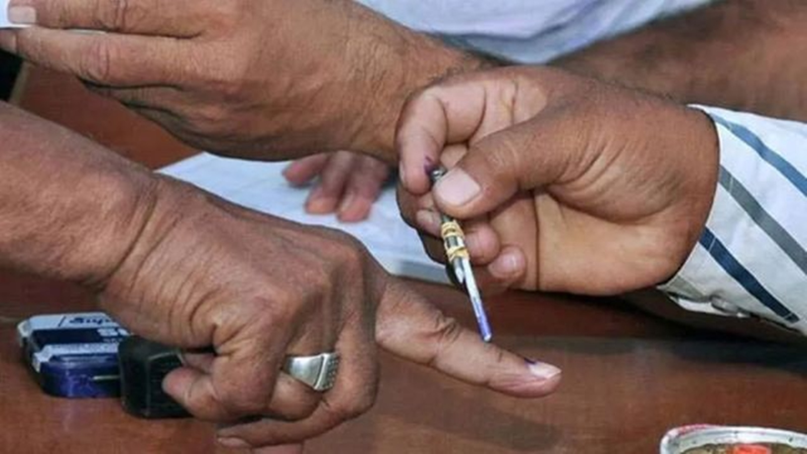 Pre-Election Surprises: 15 Candidates, Including Apni Party Contender, Withdraw in Central Kashmir