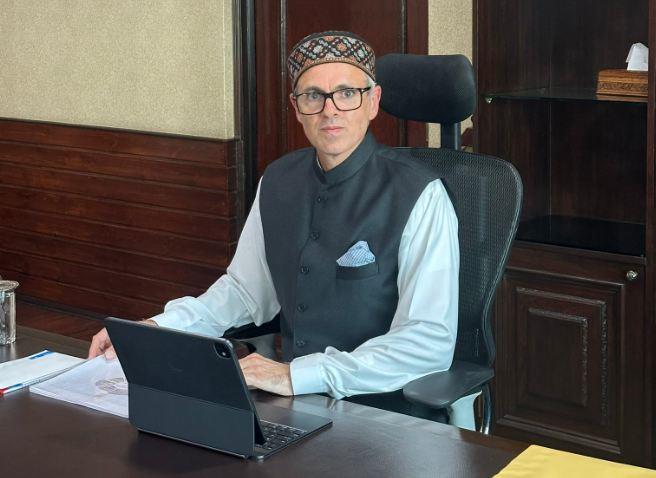 Omar Abdullah Condemns Abhorrent Killing of Labourer in Shopian