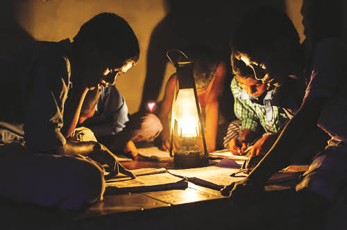 Erratic Electricity Supply Hampers Daily Life in Kashmir; Businesses and Residents Demand Action