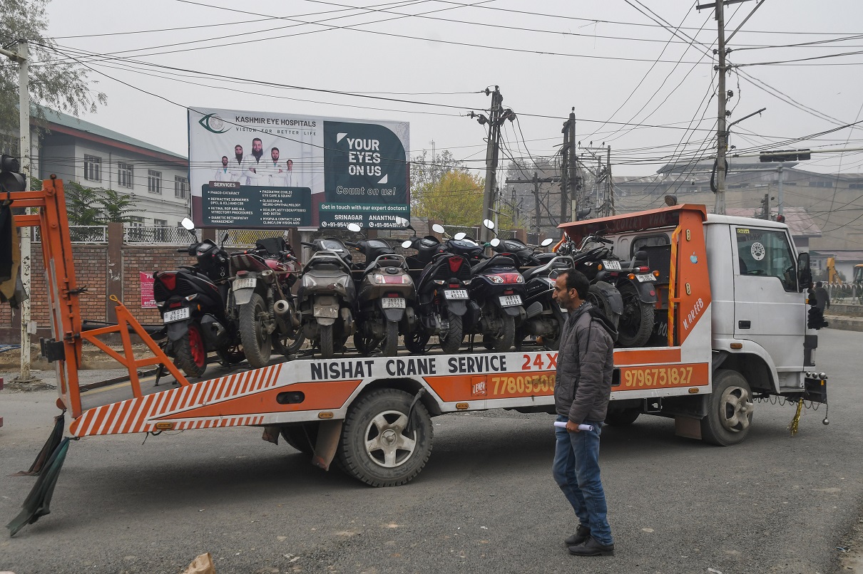 Traffic Crackdown in Srinagar: Over 3000 Vehicles Seized in 9 Days