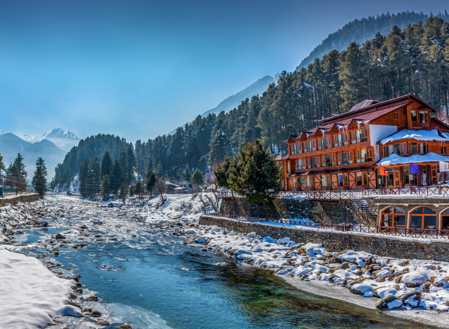Freezing in Gulmarg and Pahalgam: Kashmir Valley Experiences Mixed Weather