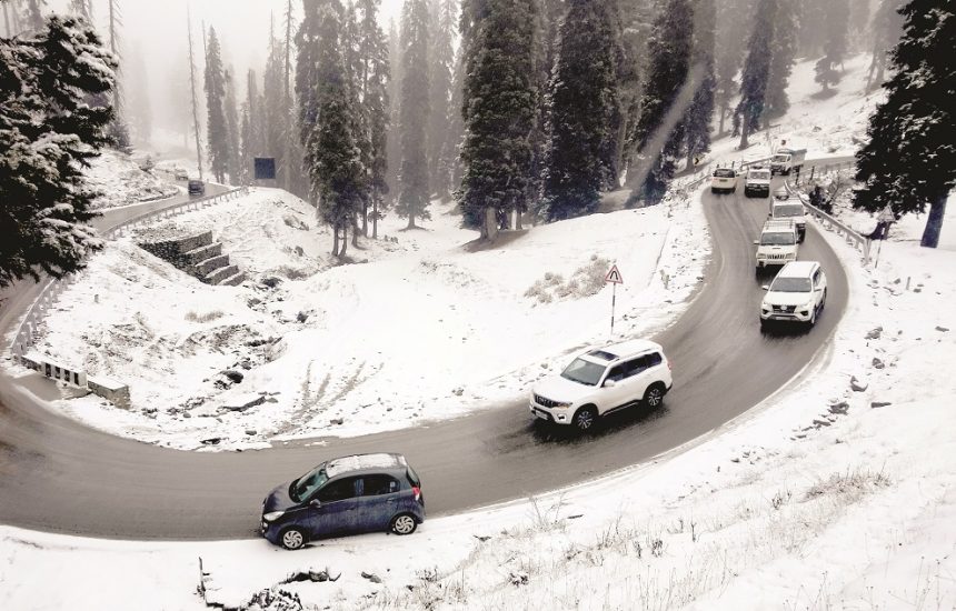 Gulmarg Glows with Fresh Snowfall: Government Issues Winter Travel Advisory