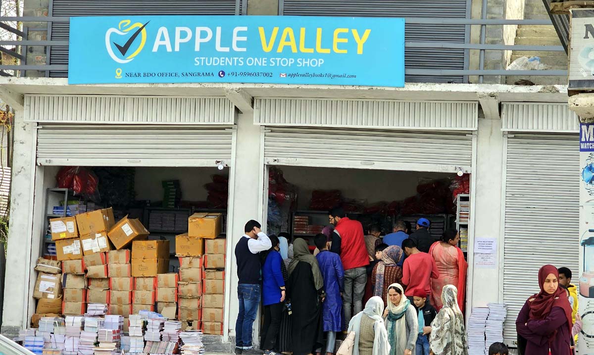 BOSE Guidelines Ignored: Private Schools Force Parents to Buy Specific Textbooks