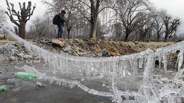 Bone-Chilling Cold Intensifies in Kashmir Valley: Frosty Days Ahead
