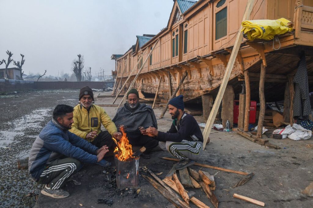 Brace Yourself: Intense Cold Wave Hits Kashmir, Srinagar Dips to Minus 5.5°C