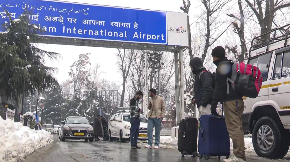 Clear Skies Ahead - Srinagar Flights Resume as Weather Improves in Kashmir