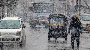 Winter Woes: Kashmir Readies for Snow, Srinagar Airport Flights Delayed