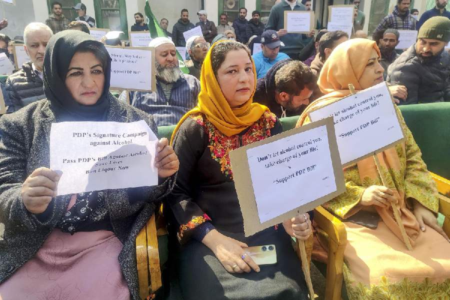 People’s Democratic Party's Call for Liquor Ban Resonates with Kashmir's Community Leaders