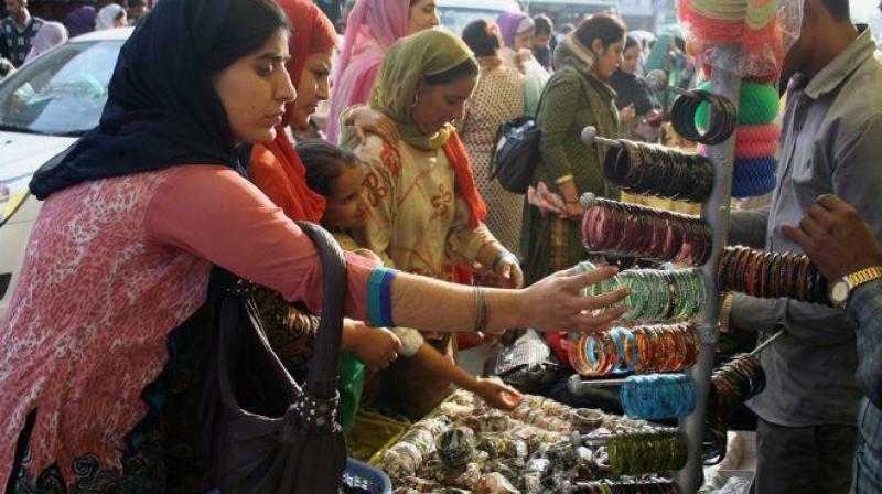 Liquidity Crunch Overshadows Eid Festivities in Srinagar Markets
