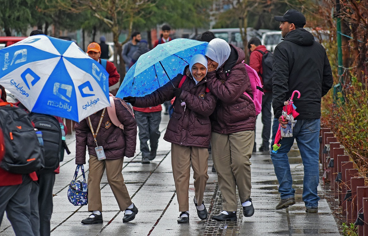 MeT Issues Yellow Alert - Rains and Snowfall to Lash Kashmir for 36 More Hours