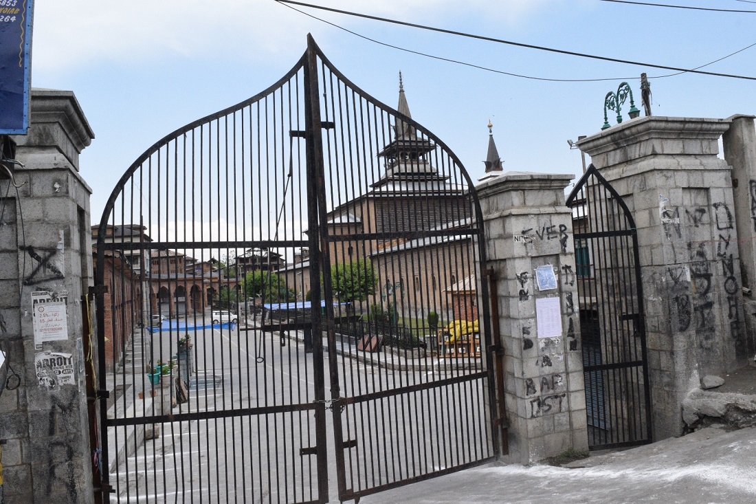 Mirwaiz Detained, Jama Masjid Locked: Kashmiris Deprived of Juma-Tul-Vida Prayers At Historic Venue
