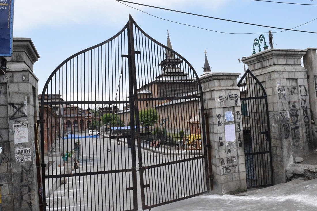 Mirwaiz Detained, Jama Masjid Locked: Kashmiris Deprived of Juma-Tul-Vida Prayers At Historic Venue