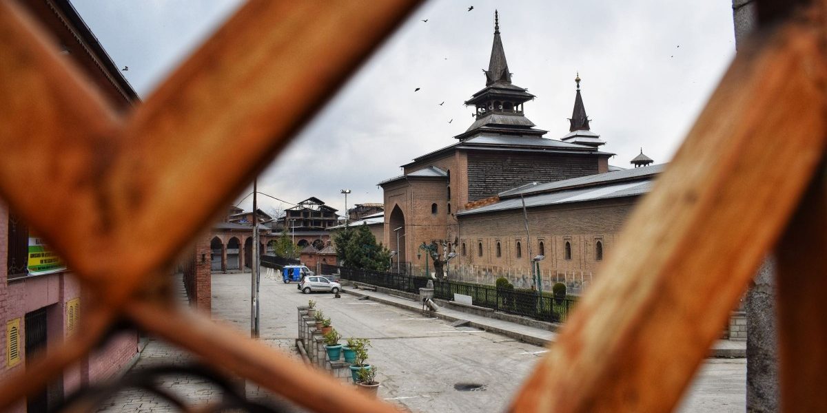 Mirwaiz Condemns House Arrest and Eid Prayer Ban in Srinagar