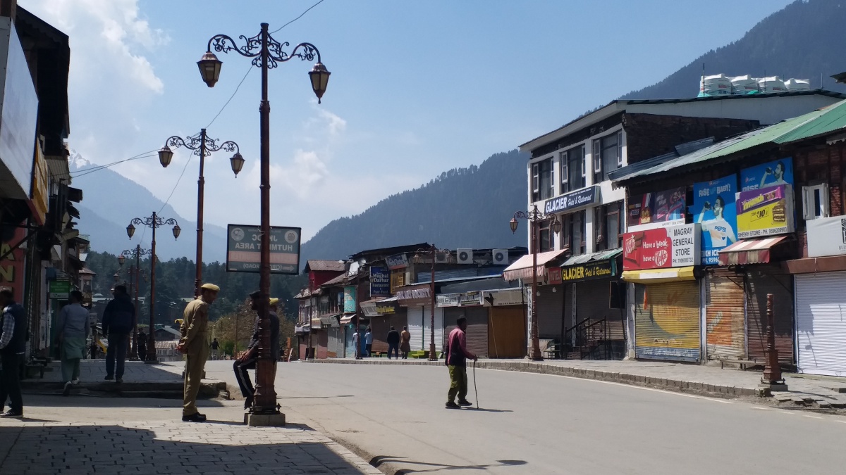 Kashmir’s Tourism Crisis: Hotels, Cab Drivers & Pony Operators Struggle