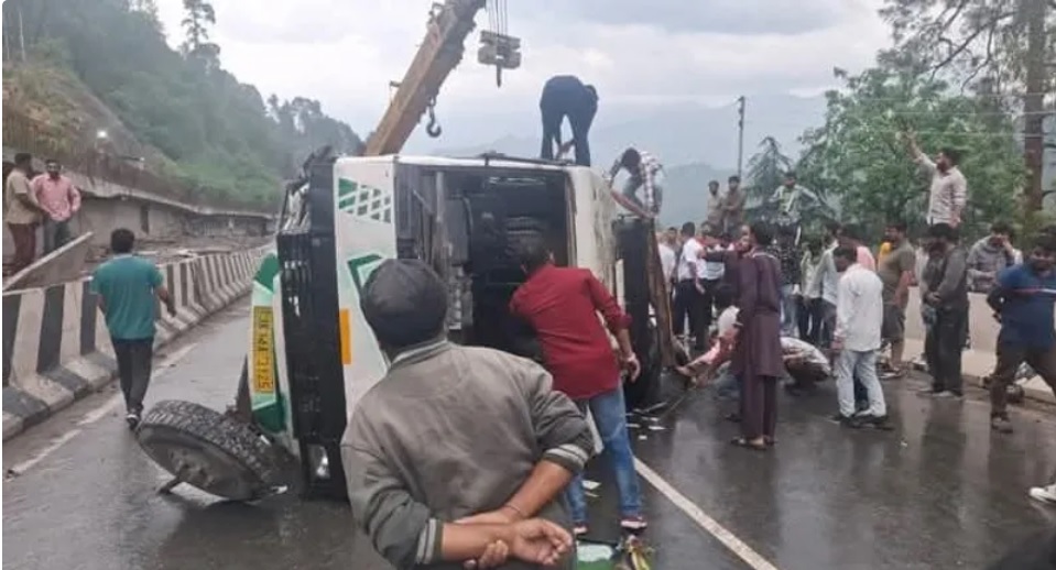 Road Accident Near Nashri Tunnel Leaves 11 Injured; Investigation Underway