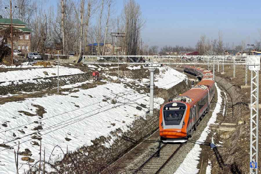 Vande Bharat Express in Kashmir: A New Era of Speed, Unity & Prosperity