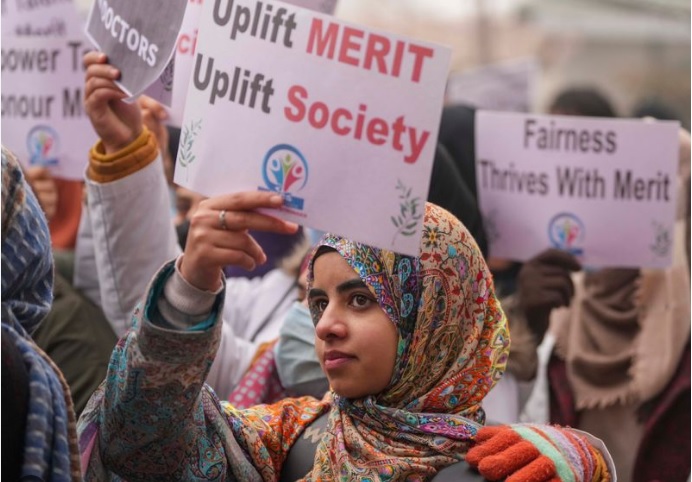 'We Feel Betrayed': Open Merit Students Slam Omar Abdullah Over Reservation Policy Delay