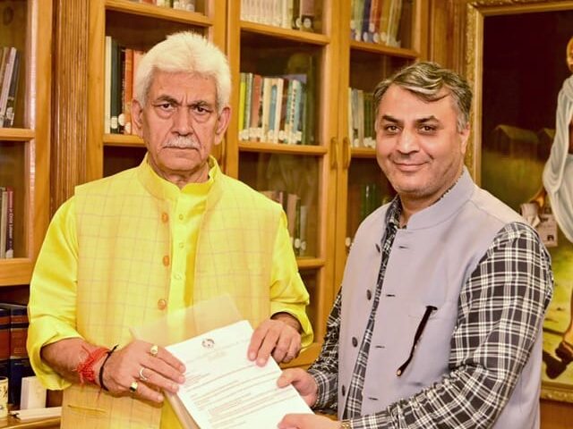 KCCI Delegation Meets LG Manoj Sinha: Calls for Tourism Revival, Economic Relief, and Communal Harmony in Jammu and Kashmir