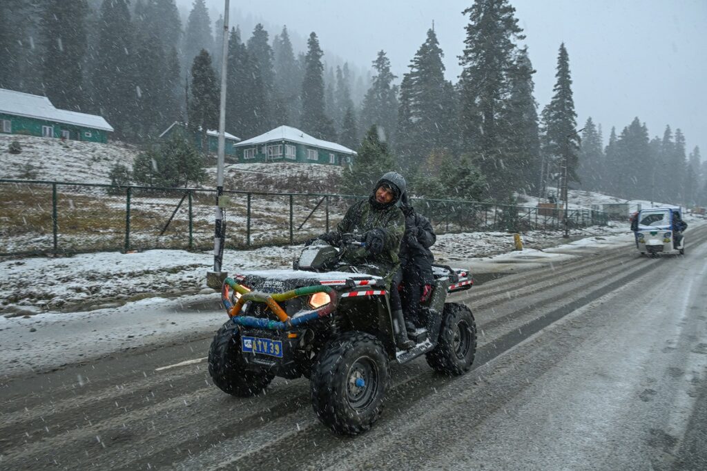 Kashmir’s May 2025 Weather Whiplash: From Record Heat to Unseasonal Snowfall