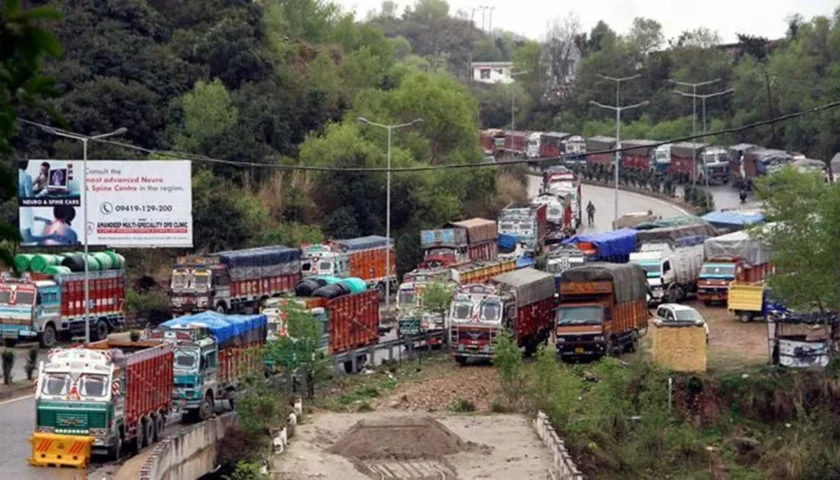 Jammu–Srinagar National Highway Closed: Landslides Paralyze Connectivity