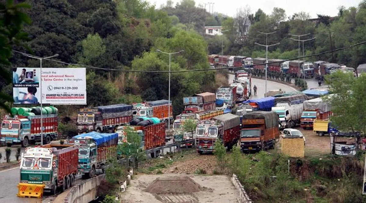Jammu–Srinagar National Highway Closed: Landslides Paralyze Connectivity
