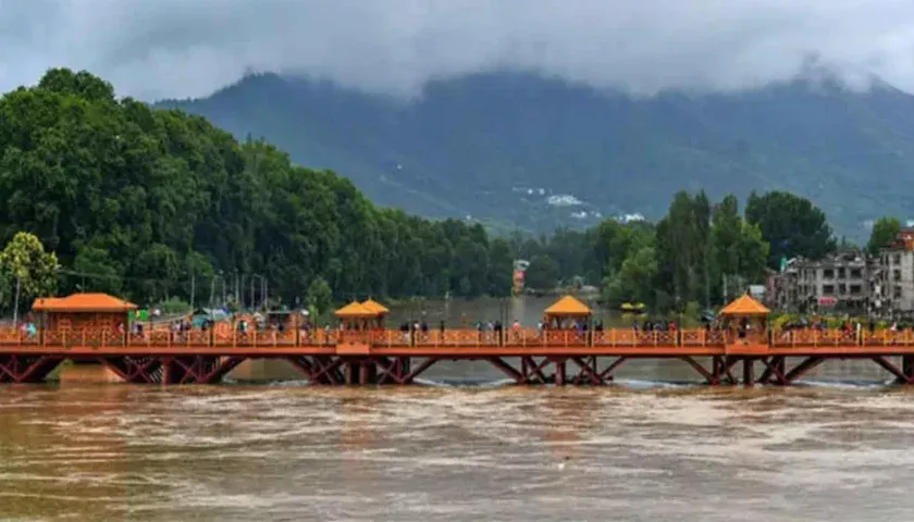 Jhelum Recedes, Kashmir Breathes Easier After a Night of Anxiety