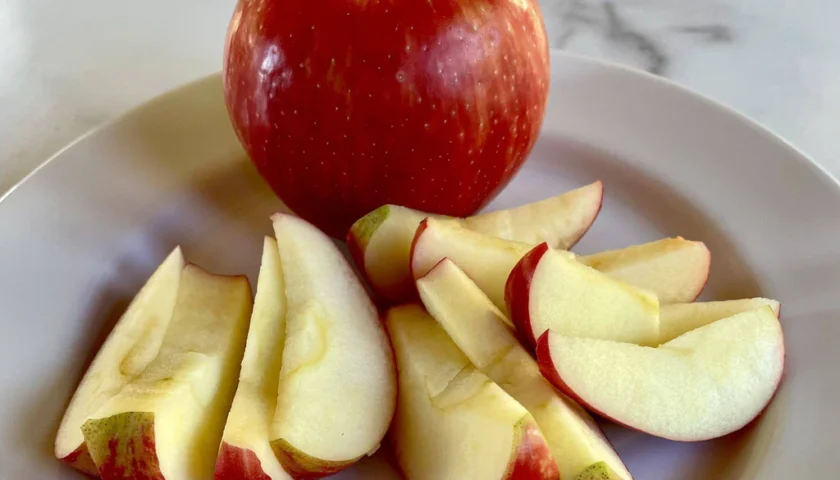 Eating Apples for Weight Loss: The Ultimate Guide to Shedding Pounds Naturally