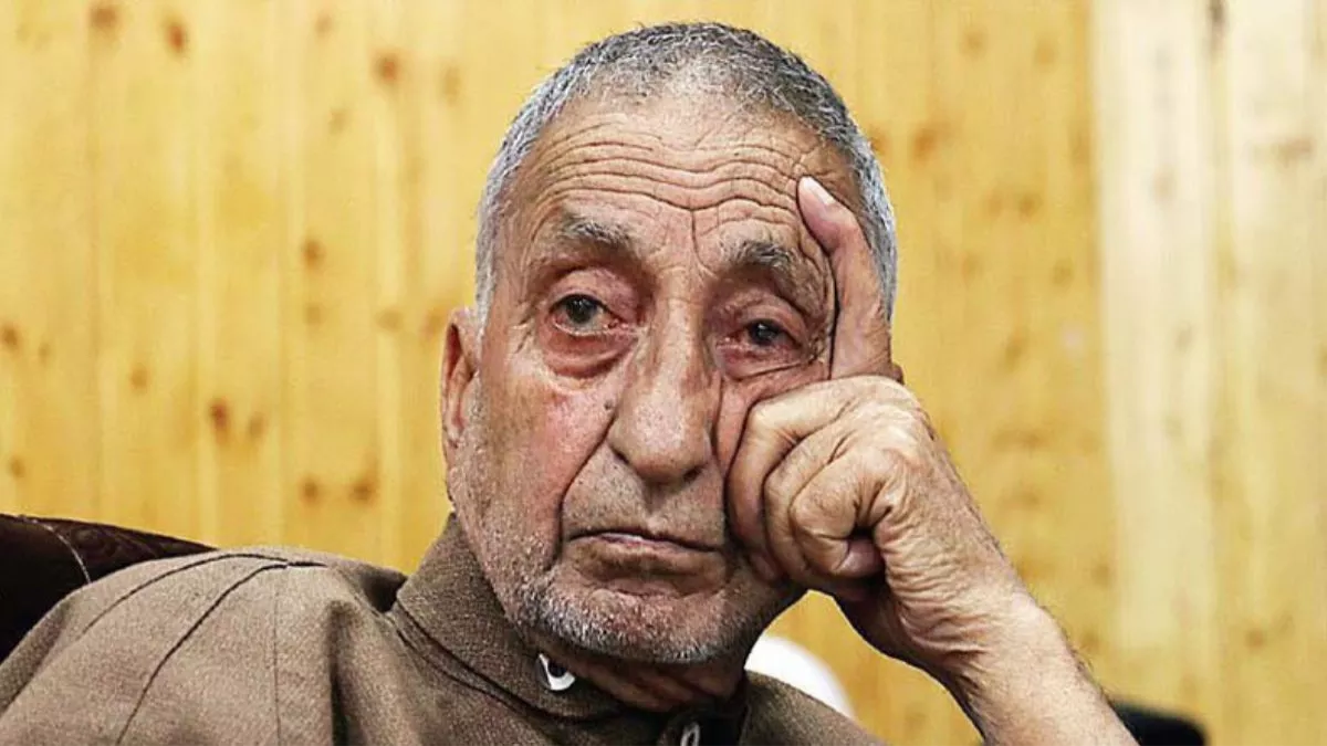 Kashmiri Leader Abdul Ghani Bhat Dies at 87: A Midnight Farewell Under Surveillance