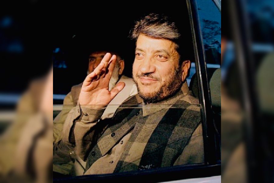 Shabir Shah Under Legal Lens: Supreme Court Seeks Custody Details in 24 Criminal Cases Amid Terror Funding Probe