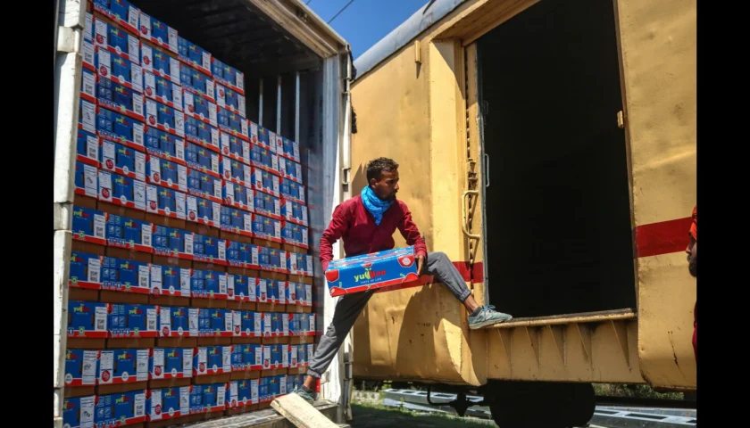Srinagar–Jammu National Highway Partially Open, Apple Cargo Train Brings Relief to Kashmir Growers