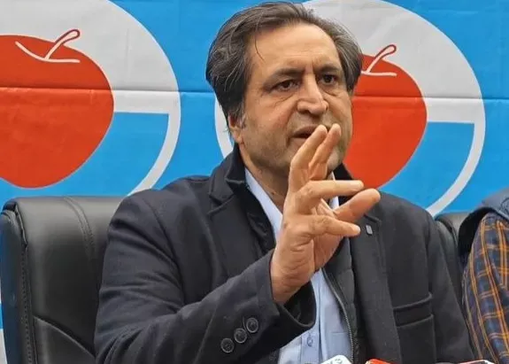 'Mute Spectator to a Crisis': Sajad Lone Slams Govt Over Kashmir’s Fruit Industry Breakdown