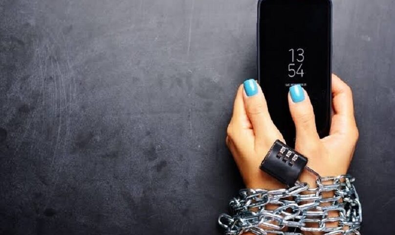 The Digital Danger Lurking in Kashmiri Homes: How Screen Addiction is Rewiring Childhood