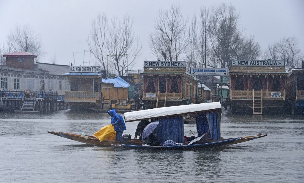 Western Disturbance to Hit J&K and Ladakh from Oct 5: IMD Warns of Heavy Rain, Snow, Travel Disruptions