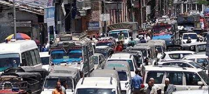 Choked Streets, Blocked Crossings: How Srinagar’s Traffic Jams Are Crippling Daily Life