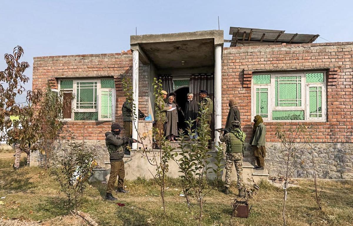 Kashmir Under Lens After Delhi Blast: 10 Detained, Including 3 Government Employees