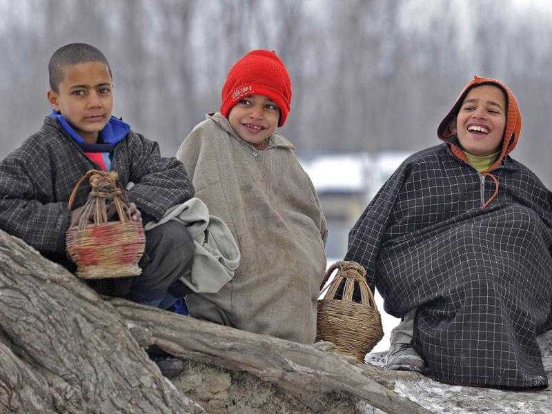 Minimum Temperatures Drop Sharply Across Kashmir Valley — 5 Must-Have Kashmiri Winter Outfits to Stay Warm in Style