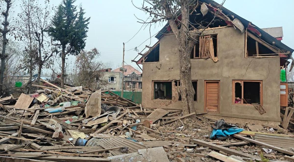 Pulwama House of Delhi Blast Accused Dr. Umar Nabi Razed by Security Forces | Explosives Recovered, DNA Confirms Identity