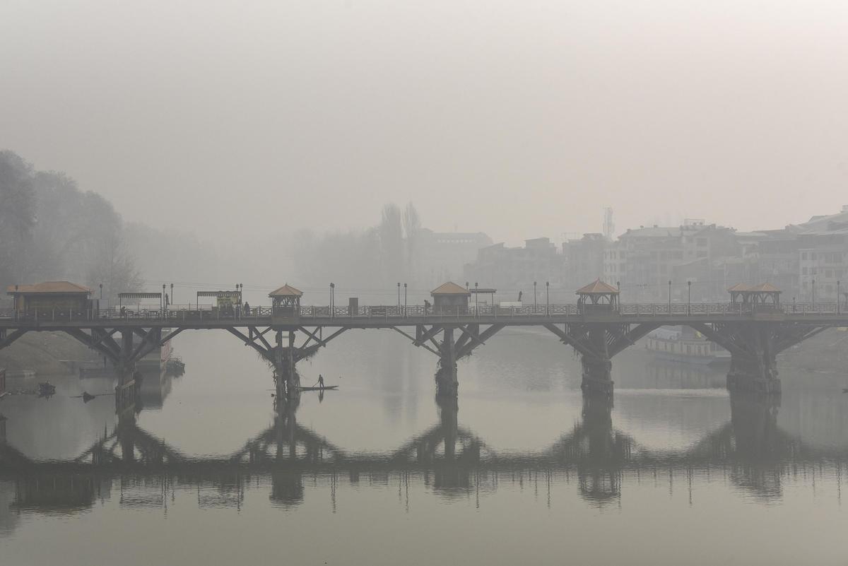 Kashmir Freezes Deeper: Pulwama at –5.5°C as Cold Wave Intensifies Across the Valley