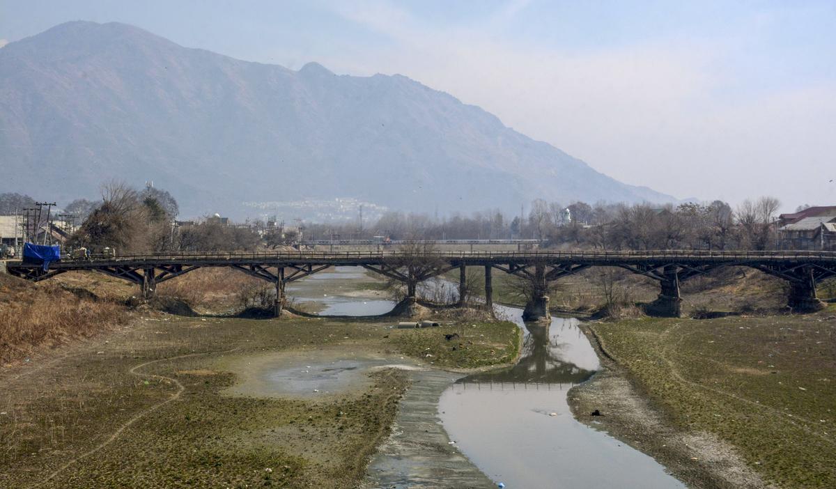 Kashmir’s Water Sources Are Drying Up: Prolonged Dry Spell Pushes Valley Toward Winter Water Crisis