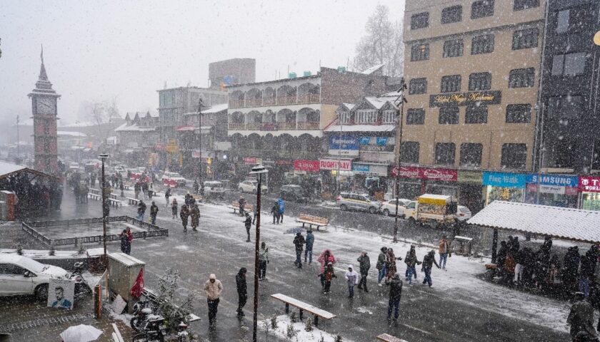 50 Flights Cancelled in Srinagar Due to Heavy Snowfall | Govt Suspends Officials Over Snow Clearance Lapses
